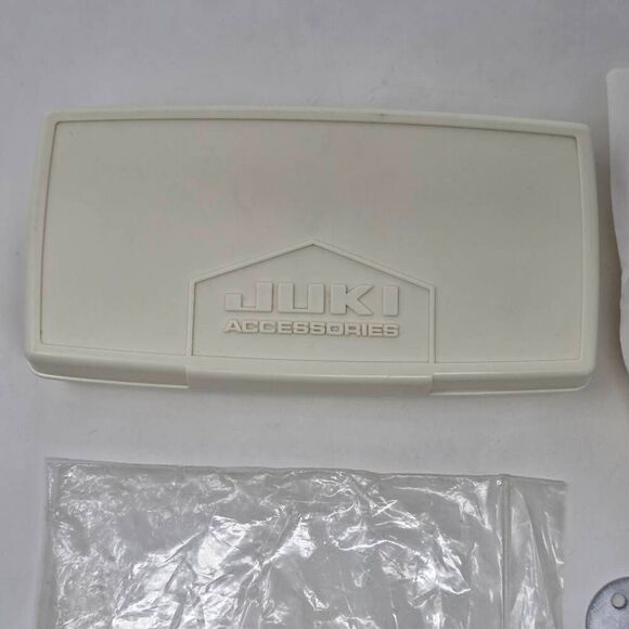 JUKI HEMMING ATTACHMENT SET PRESSER FOOT & THROAT FOR MO-103 SERGER LOCK W/ CASE - Picture 2 of 4